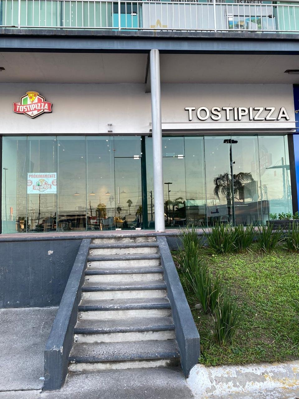 Tostipizza local 2